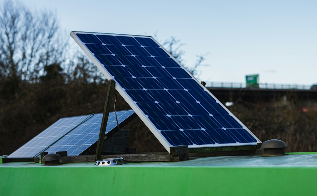 Placas solares instaladas en una camper